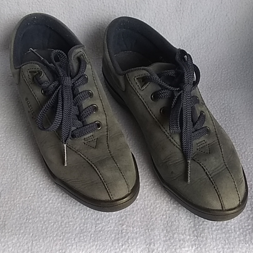 Women's Easy Spirit flats